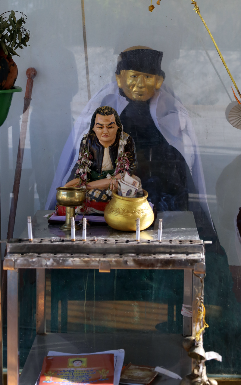 Boeminkhaung Statue