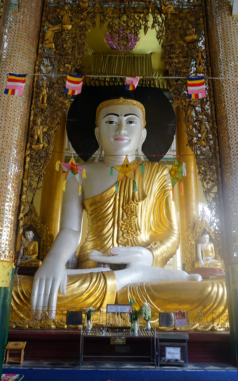 Chanthargyi Buddha Image and pavilion