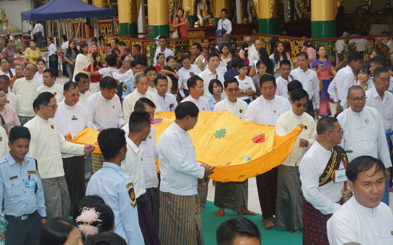 ရွှေတိဂုံစေတီတော်မြတ်ကြီး၌ ဝါဆိုလပြည့် (ဓမ္မစကြာအခါတော်နေ့)ရွှေကြာသင်္ကန်းလှည့်လည်ပူဇော်ပွဲအခမ်းအနားကျင်းပ